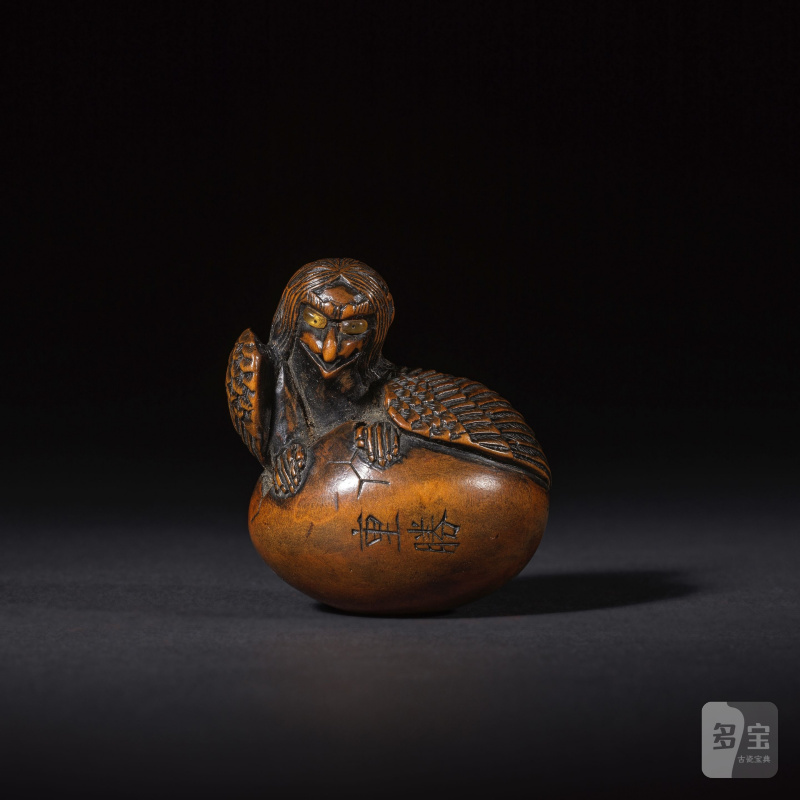 木彫根付 天狗の卵 銘「重勝」 19世紀前期 | NETSUKE EN BOIS REPRÉSENTANT UN TENGU NO TAMAGO - 图1